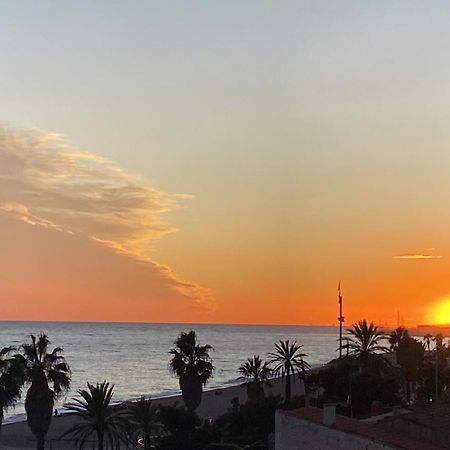 Apartamento Frente Al Mar Canet De Mar Luaran gambar
