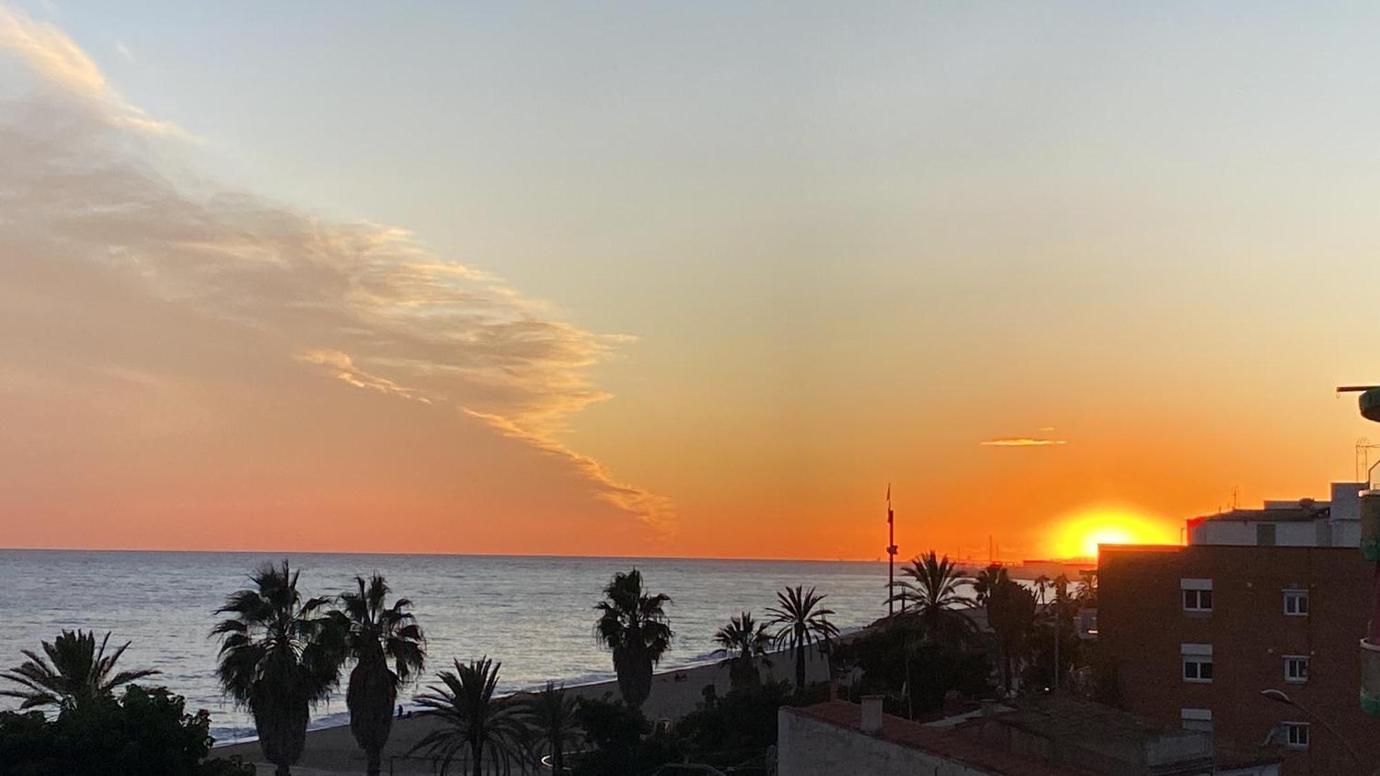 Apartamento Frente Al Mar Canet De Mar Luaran gambar