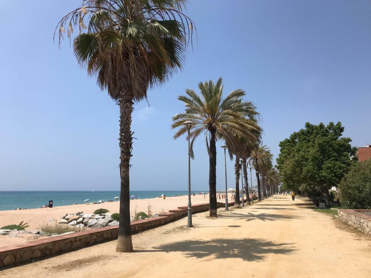 Apartamento Frente Al Mar Canet De Mar Luaran gambar
